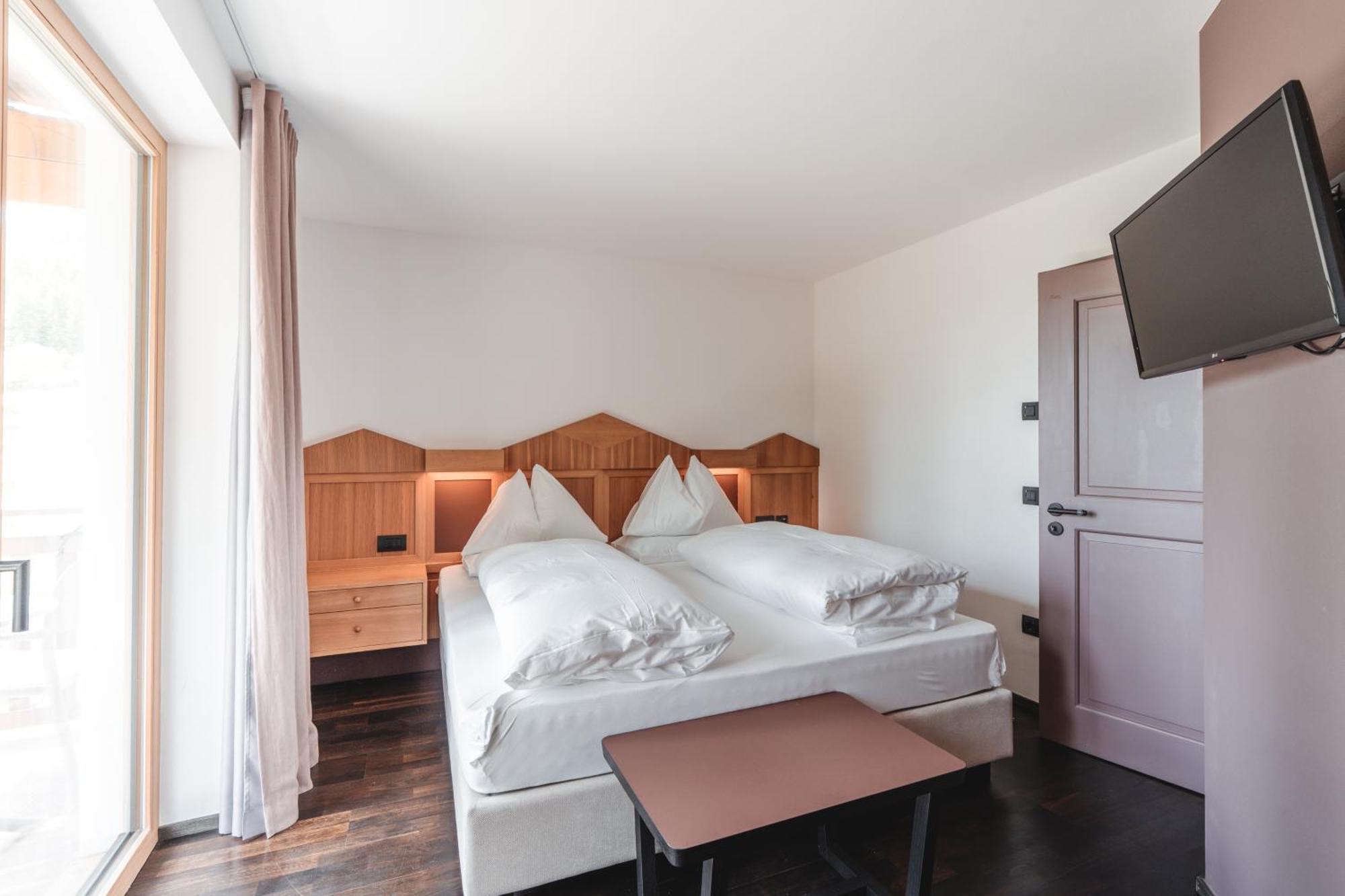 Hotel Kreuzberg Monte Croce Sexten Extérieur photo